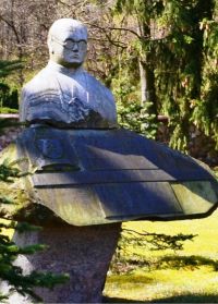 Pomnik kardynała Aleksandra Kakowskiego